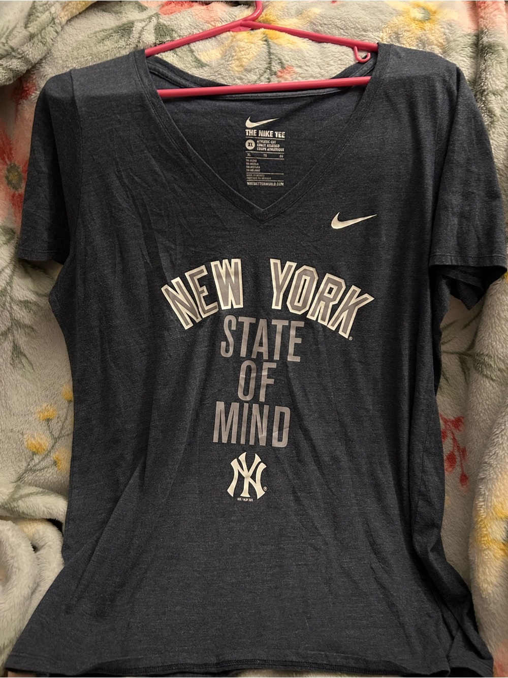 Nike Women’s New York 'State of Mind' Yankees V‑Neck Tee - Navy Blue